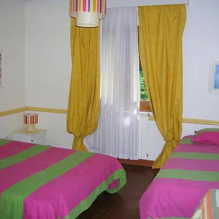 펜션 Holiday Home Vila Tomar *